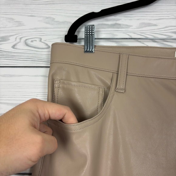 Abercrombie & Fitch The 90’s Straight Ultra High Rise Vegan Leather Pants NWT 16 - Picture 6 of 15